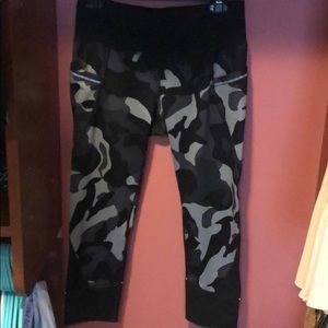 Athleta cropped camo pants